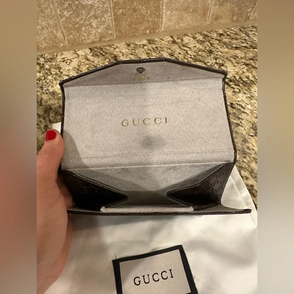 Gucci Brown Sunglasses Case, dust bag and lens wipes. **no glasses** - Picture 8 of 8